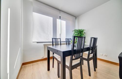 Huarte Apartment | Apartamento Oihana by Clabao