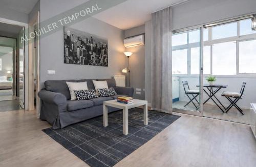 Almenara Apartment | Apartamento Plaza de Castilla II - Urbano con Estilo y Funcional