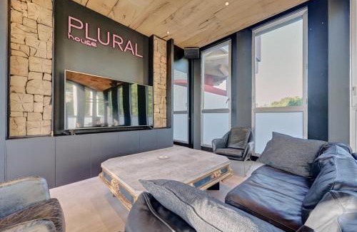 Primer Ensanche Apartment | Apartamento Plural by Clabao