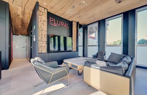 Primer Ensanche Apartment | Apartamento Plural by Clabao