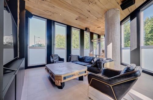 Primer Ensanche Apartment | Apartamento Plural by Clabao