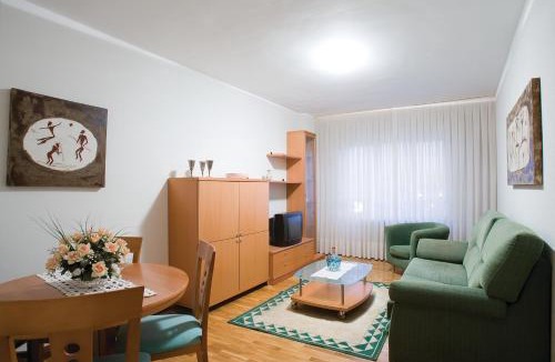 Logrono Apartment | Apartamentos La Aurora by Clabao