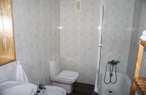 Alujan Apartment | Apartamentos Turísticos Río Gallego (Apartamento Huesca)
