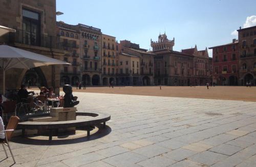 Vic Apartment | Apartaments Vicus 2 con vistas a la Plaza Mayor de Vic