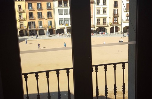 Vic Condo | Apartaments Vicus 2 with views of the Plaza Mayor de Vic