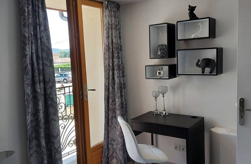 Saint-Romain-de-Jalionas Apartment | APARTEMENT EMPREINTE 3km from Crémieu