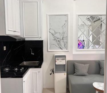 Rawasari Apartment | Apartement Green Pramuka Square suite Room