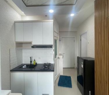 Rawasari Apartment | Apartement Green Pramuka Square suite Room