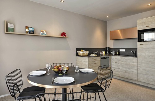Plescop Apartment | Aparthotel Adagio & Spa Vannes