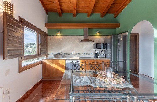 Fresnedillas de la Oliva House | Apartment 'Casa Alta' with Shared Pool, Private Terrace and Wi-Fi