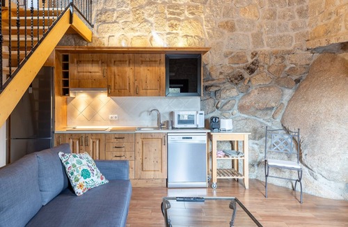 Fresnedillas de la Oliva Apartment | Apartment 'Casa De Piedra' with Shared Pool, Private Terrace and Wi-Fi