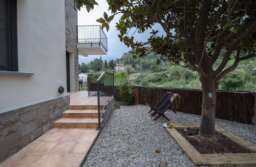 Monistrol de Montserrat Apartment | Apartment with private garden with views to Montserrat