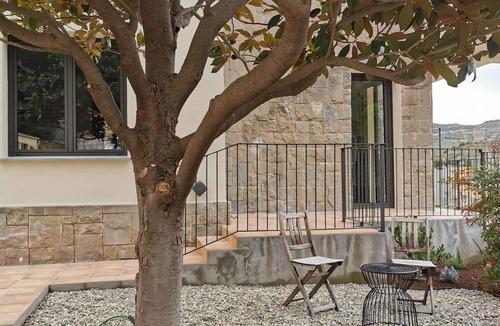 Monistrol de Montserrat Apartment | Apartment with private garden with views to Montserrat