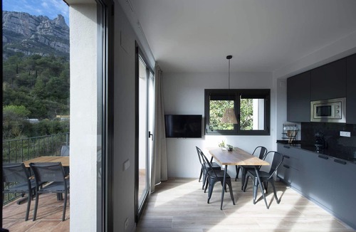 Monistrol de Montserrat Apartment | Apartment with terrace with spectacular views to Montserrat
