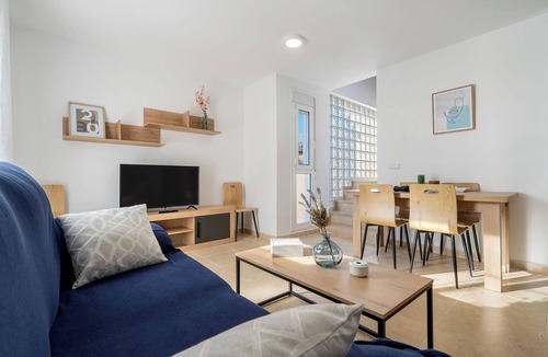 Sant Carles de la Rapita Apartment | Apartment 'Els Pilanets' with Wi-Fi and Air Conditioning