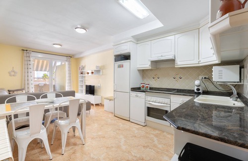 Tavernes de la Valldigna Apartment | Apartment 'Maria's Beach' with Shared Pool, Shared Terrace and Wi-Fi