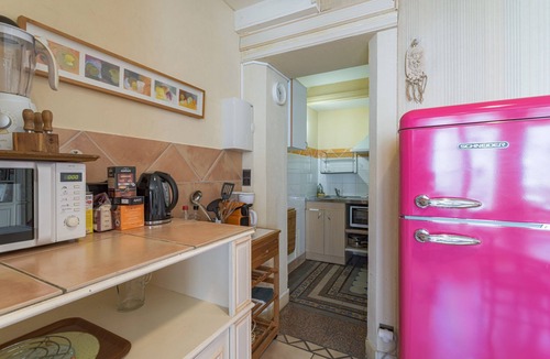 Amelie-les-Bains-Palalda Apartment | Apartment “Matisse – Villa Sainte” with Mountain View, Shared Terrace and Wi-Fi