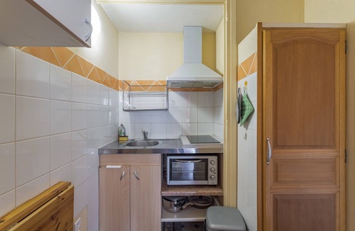 Amelie-les-Bains-Palalda Apartment | Apartment “Matisse – Villa Sainte” with Mountain View, Shared Terrace and Wi-Fi