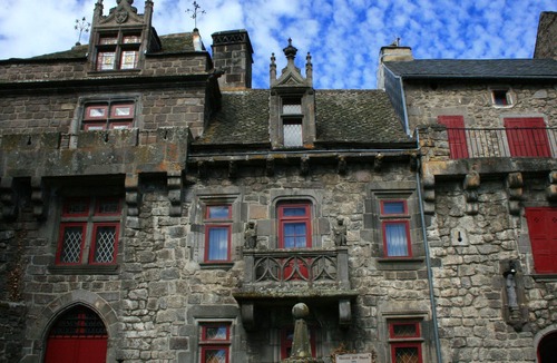 Besse-et-Saint-Anastaise House | Apartment Gîte Besse Roc de Combes rated 3* and 4.93 on another site, Auvergne