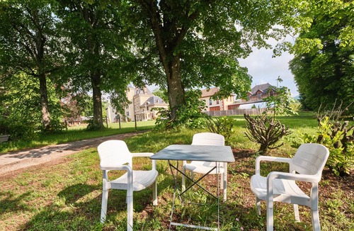 Saint-Geoire-en-Valdaine Apartment | Apartment 'Gîte Du Château St Geoire Véronique' with Shared Garden