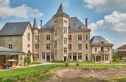 Saint-Geoire-en-Valdaine Apartment | Apartment 'Grand Gîte Du Château De St Geoire' with Mountain View, Private Terrace and Shared Garden