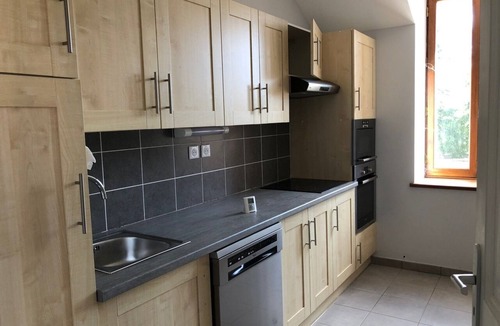 Saint-Geoire-en-Valdaine Apartment | Apartment in the park of Château de Saint-Geoire