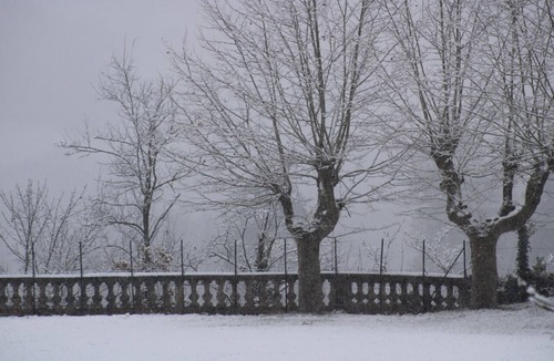 Saint-Geoire-en-Valdaine Apartment | Apartment in the park of Château de Saint-Geoire