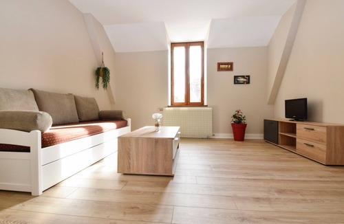 Saint-Geoire-en-Valdaine Apartment | Apartment in the park of Château de Saint-Geoire