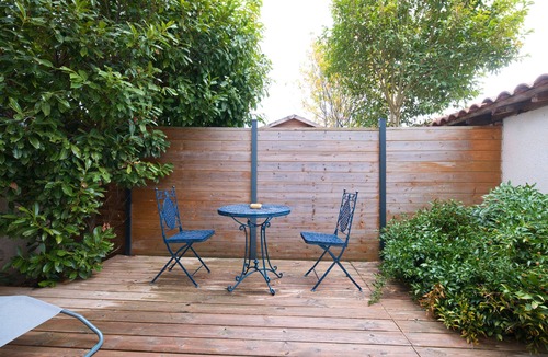 Saint-Julien-sur-Garonne Apartment | Apartment 'Love Room De Luxe Lovalcove'