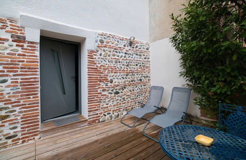 Saint-Julien-sur-Garonne Apartment | Apartment 'Love Room De Luxe Lovalcove'