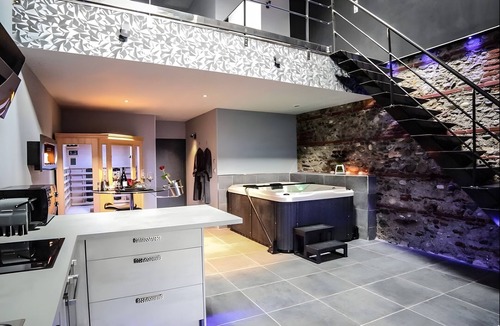 Saint-Julien-sur-Garonne Apartment | Apartment 'Love Room De Luxe Lovalcove'