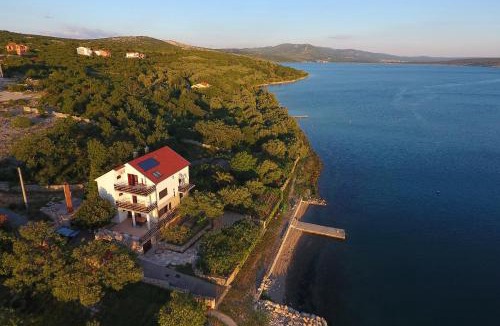Maslenica Apartment | Apartman Baredine