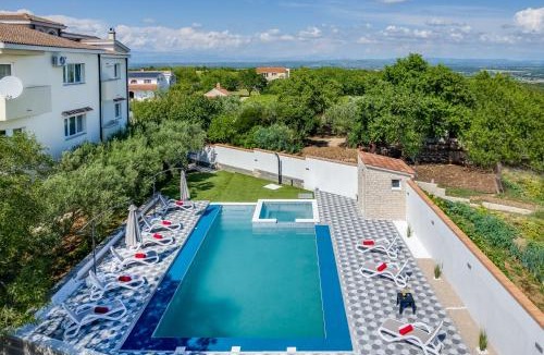 Donje Rastane Apartment | Apartman David s bazenom i jakuzijem