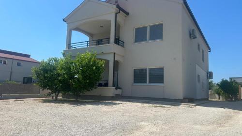 Opuzen Apartment | Apartman Family Covic 2 by Villas Guide