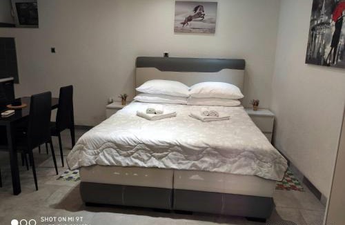 Cres Apartment | Apartman