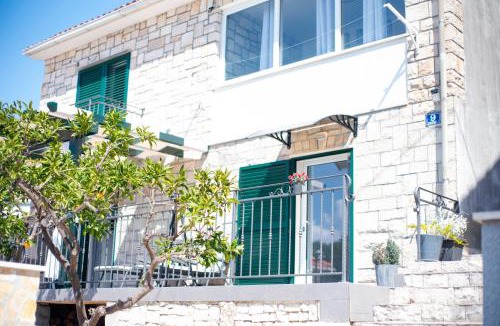Splitska Apartment | Apartman NONO