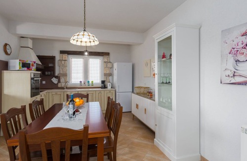 Susnjici Apartment | Apartman Pianta by Villas Guide