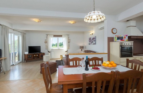 Susnjici Apartment | Apartman Pianta by Villas Guide