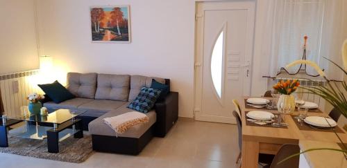 Opric Apartment | Apartman Ruza 1