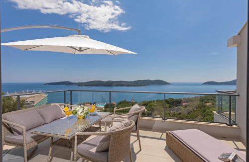 Orasac Apartment | Apartmani D & J with Heated Pool & Stunning Sea View