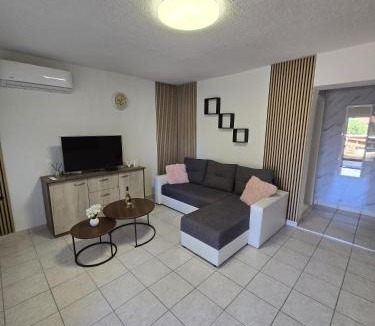 Gornji Karin Apartment | Apartmani Greif