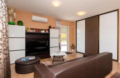 Cove Makarac (Milna) Apartment | APARTMANI MARIS