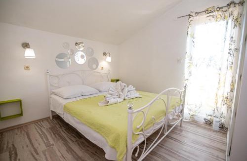 Grebastica Apartment | Apartmani "Mary"