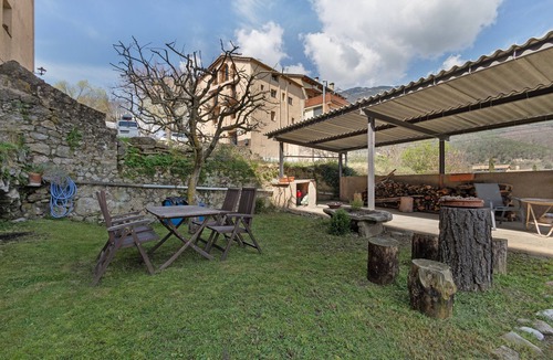 Sant Llorenc de Morunys Apartment | Apartment 'El Portal' with Mountain View, Shared Garden and Wi-Fi