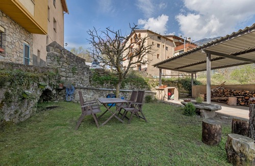 Sant Llorenc de Morunys Apartment | Apartment 'El Portal' with Mountain View, Shared Garden and Wi-Fi