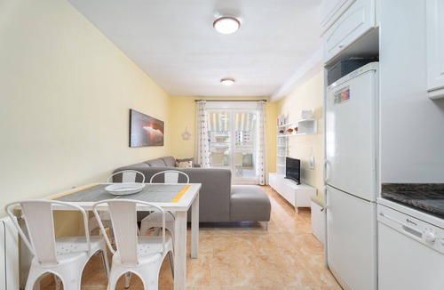 Tavernes de la Valldigna Apartment | Apartment 'Maria's Beach' with Shared Pool, Shared Terrace and Wi-Fi