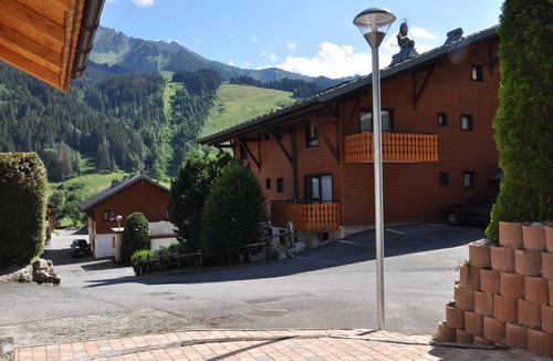 La Chapelle-d'Abondance Apartment | Apartment with Sunny Terrace in La Chapelle-d'Abondance