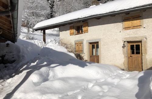 Les Contamines-Montjoie Ski Chalet | Apartment in old chalet
