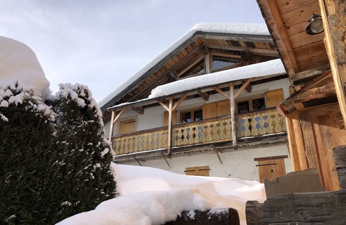 Les Contamines-Montjoie Ski Chalet | Apartment in old chalet