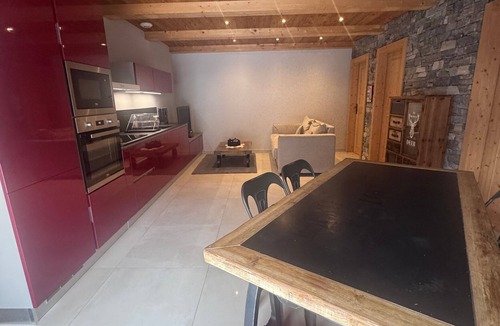 Les Villards-sur-Thones Apartment | Apartment Alice in Chalet with Mountain View and Shared Terrace